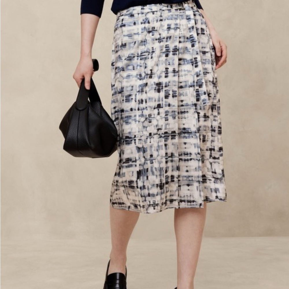 Banana Republic Cream and Navy Abstract Print Midi Skirt